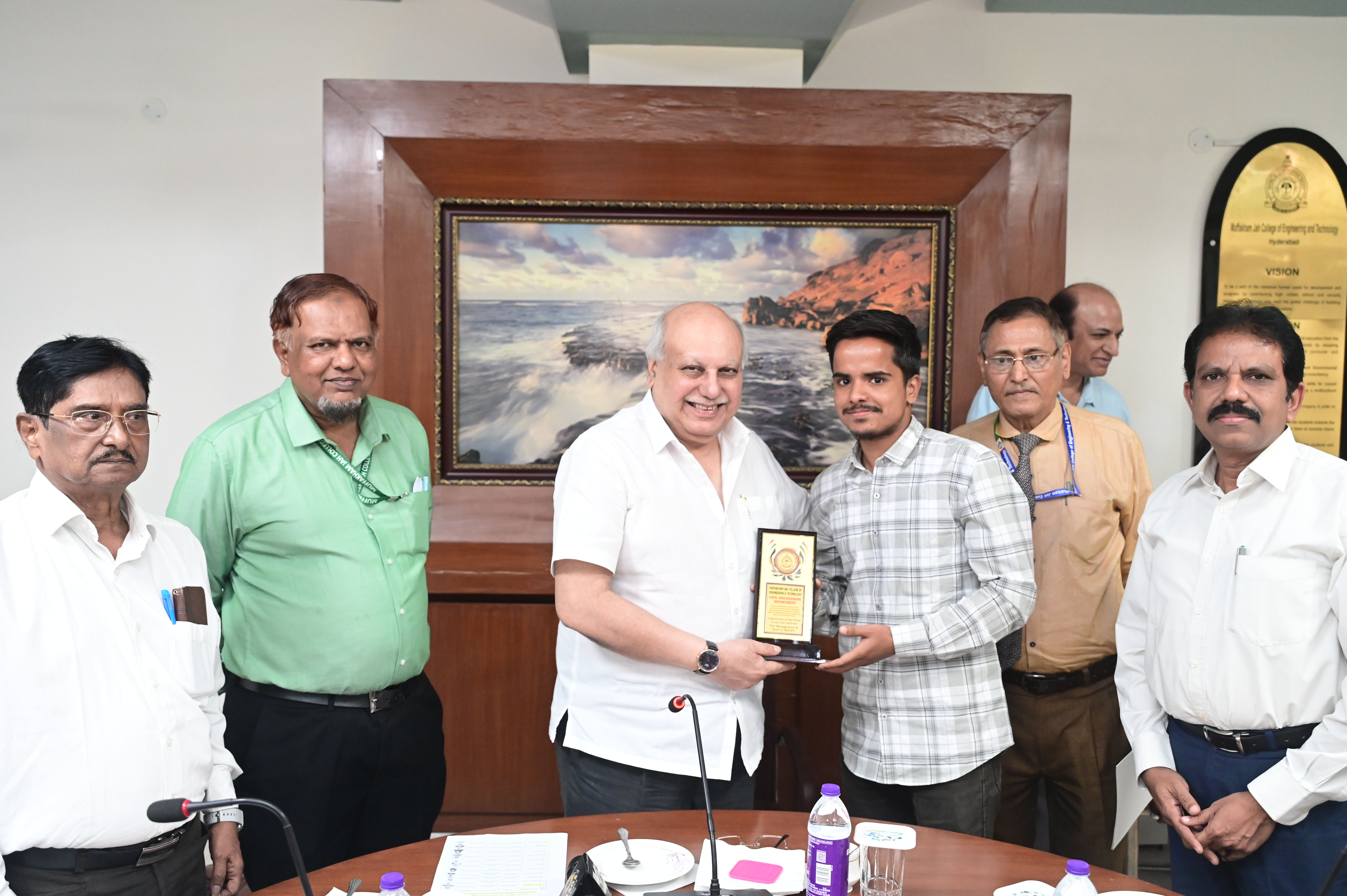 Mr. Mohd Abdul Lateef, AEE receiving memento from Hon. Secretary Janab Zafar Javeed, SUES